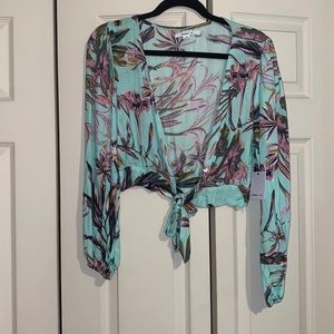 O’Neil long sleeve floral crop NWT